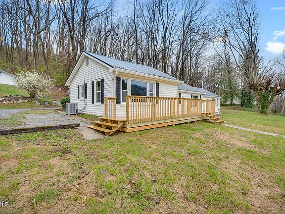 2nd image of 1131 Berry Rd