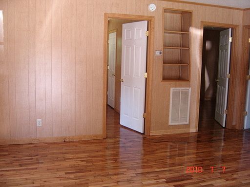 3rd image of 616 S Laurel St