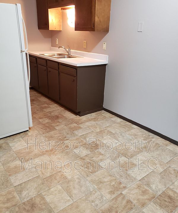 1st image of 408 McKay Ave S APT 1