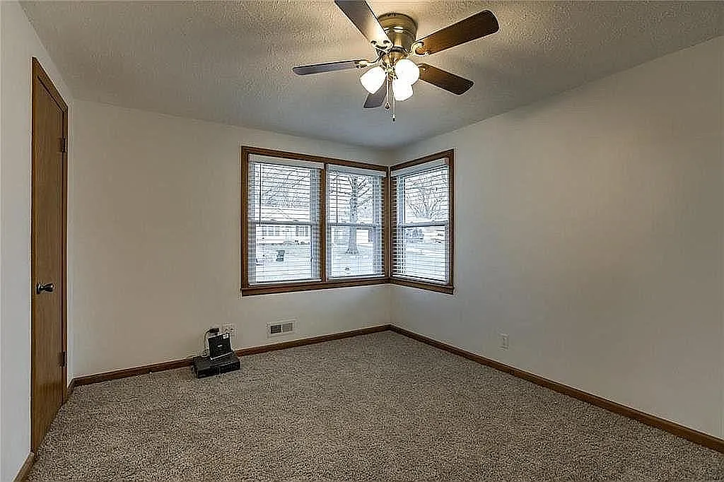 3 bed, 2.0 bath, 1890 sqft, $3,700 — Photo 2