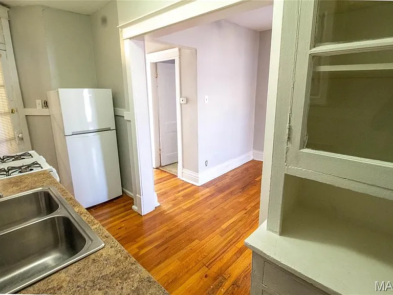 2852 Shenandoah Ave #2W — Photo 5