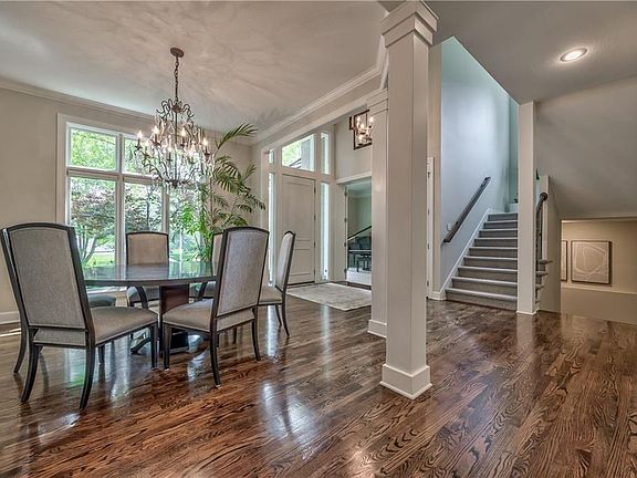 5th image of 14814 Sherwood St