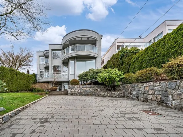 2135 Lawson Ave, West Vancouver, BC V7V 2E1