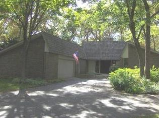 824 Cherokee Rd, Lake Forest, IL 60045