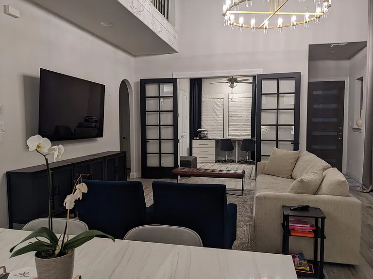 6869 Colonnade Dr — Photo 1