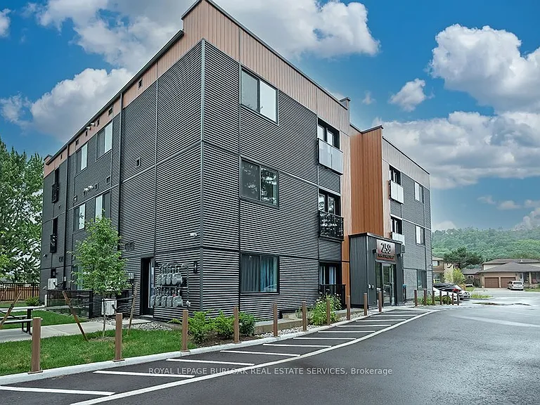 259 King St E #2C — Photo 2