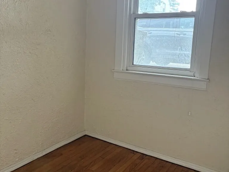 847 Hannah Ave #Garden 1rb-1rb — Photo 12