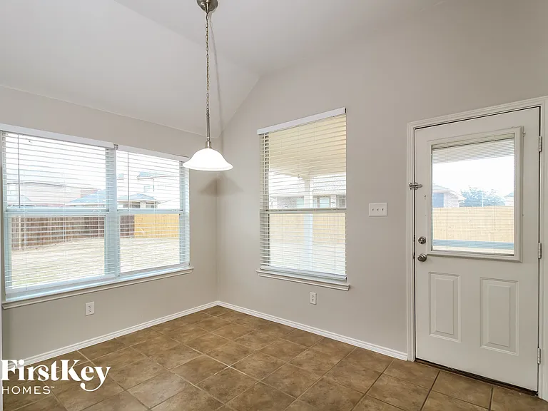 424 Stampede Ct — Photo 7