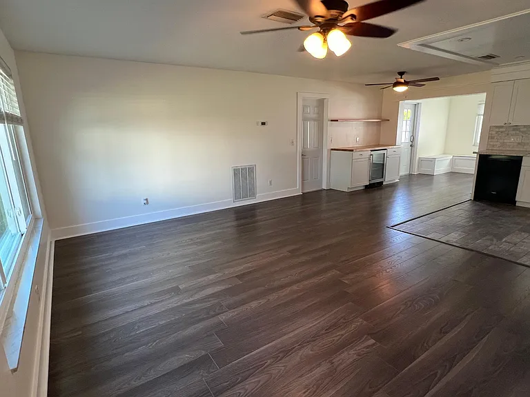 1542 Andover Dr — Photo 3