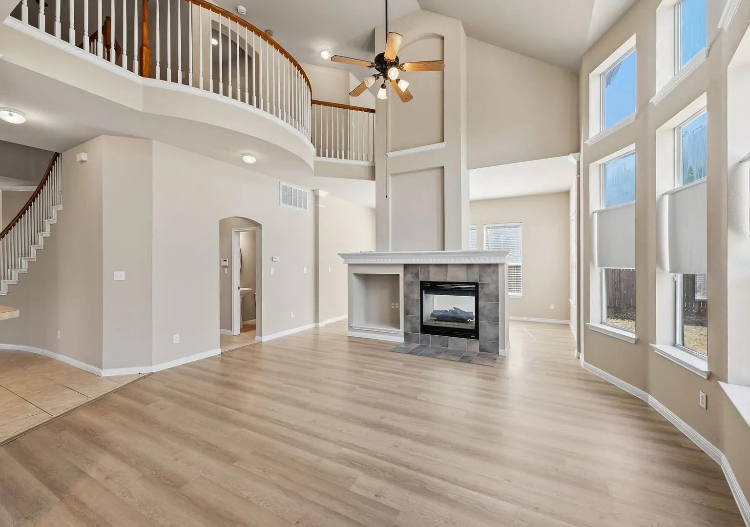 Spacious 3 bedroom 2.5 Bathroom Two-Story Home — Photo 2