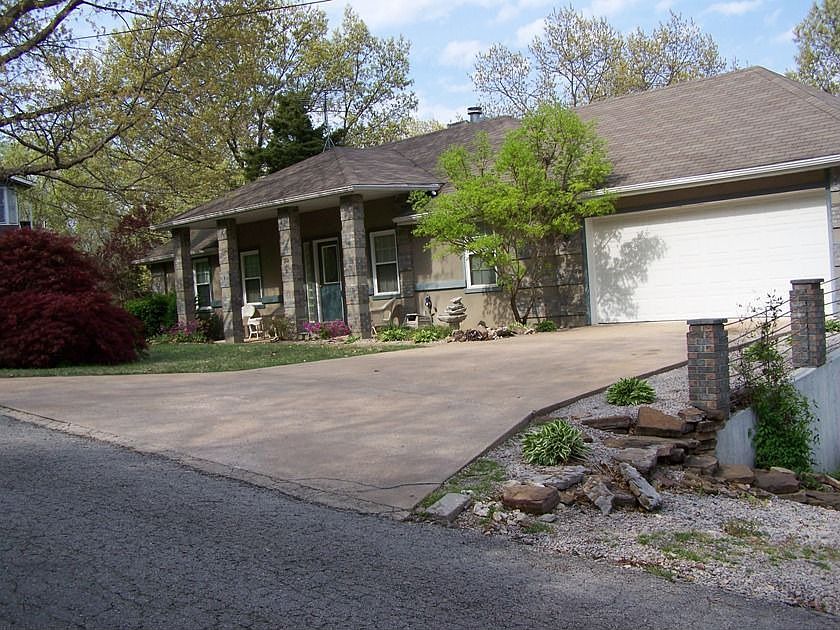 1st image of 30 Palisades Dr