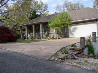 30 Palisades Dr, Kimberling City, MO 65686