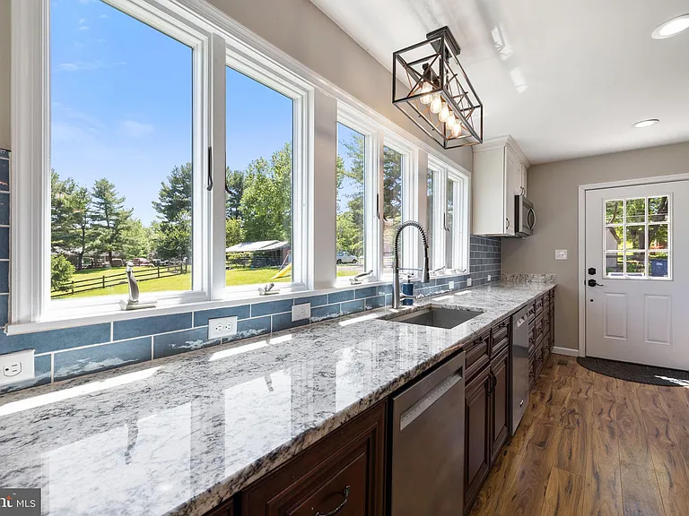 4301 Mountain View Dr — Photo 13