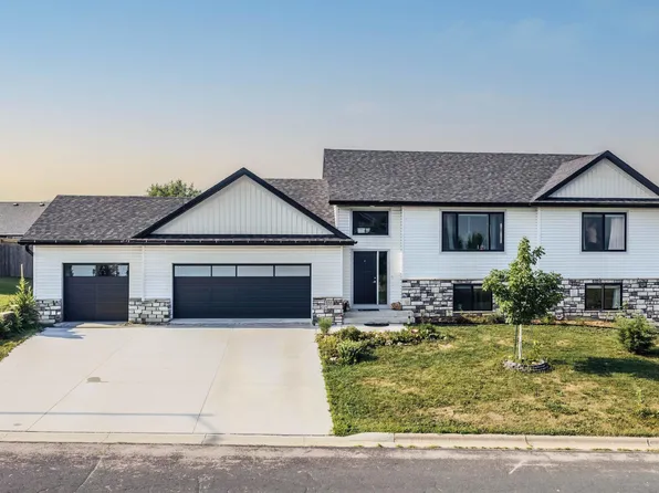 856 Golf View Ave, Zumbrota, MN 55992