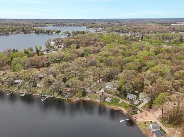 1 Forest Rd, Dowagiac, MI 49047