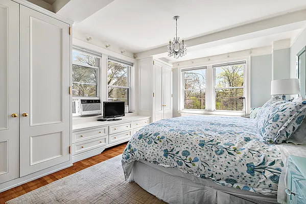 Rented by Compass | media 24