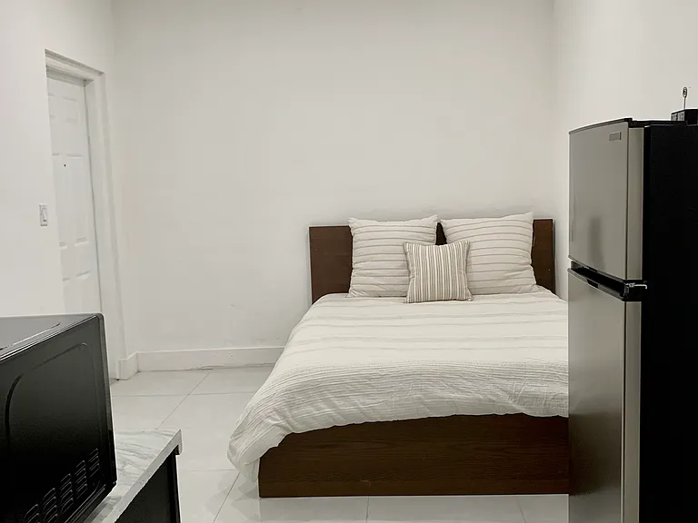 8721 SW 200th Ter #1 — Photo 5
