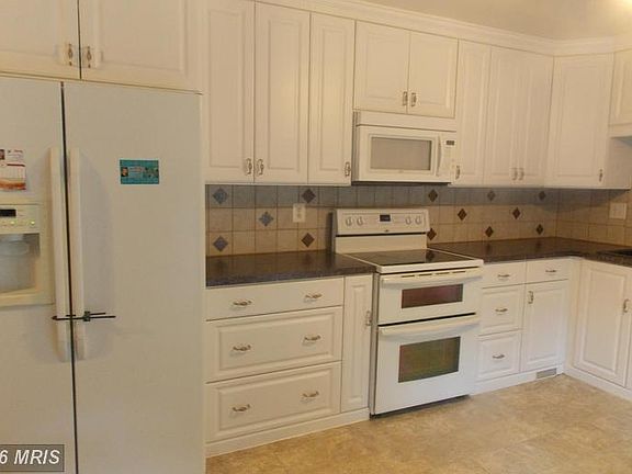 2nd image of 39677 Oakleaf Cir