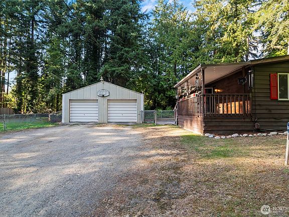 3rd image of 1415 Lakewood Drive