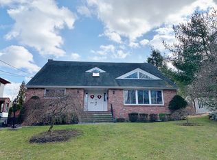 8 Saxon Woods Park Dr, White Plains, NY 10605