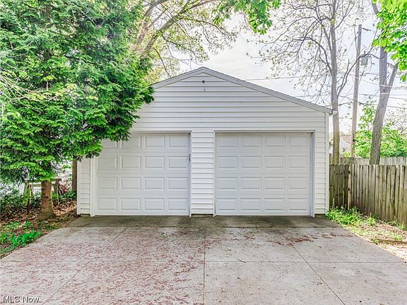 4th image of 377 Greenwood Ave