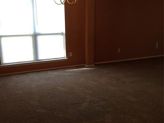 3rd image of 704 Horseshoe Ct