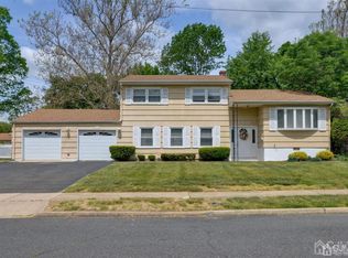 14 Winthrop Rd, Somerset, NJ 08873