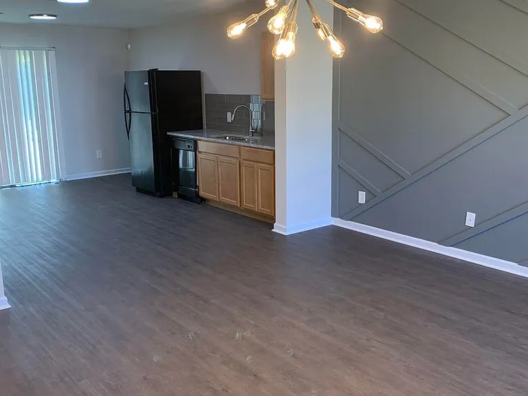 148 Whitestone Dr NE — Photo 2