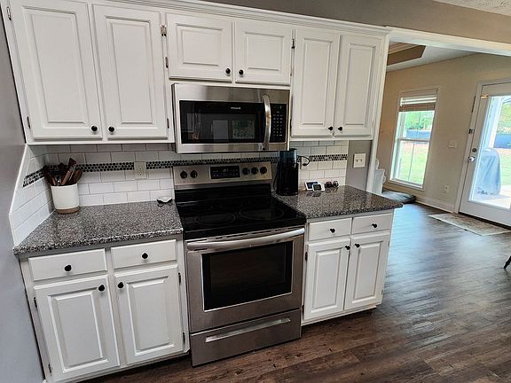 3rd image of 48 Wheatfield Dr