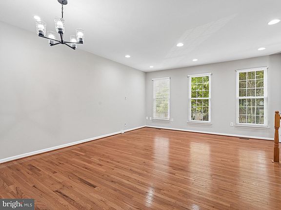 4th image of 43452 Laidlow St