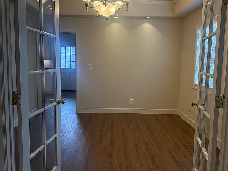 213 Valencia Ave — Photo 13