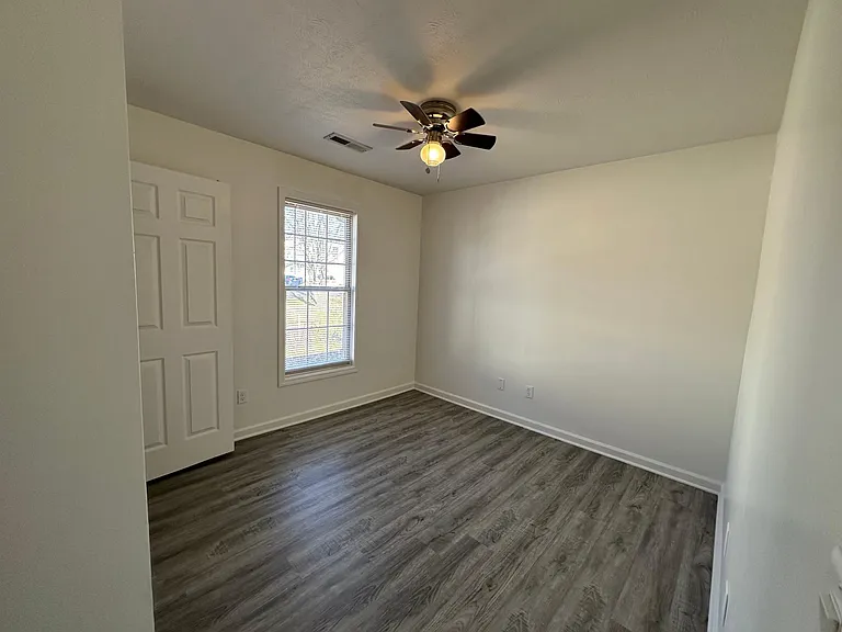 708 E Utica St #B — Photo 10