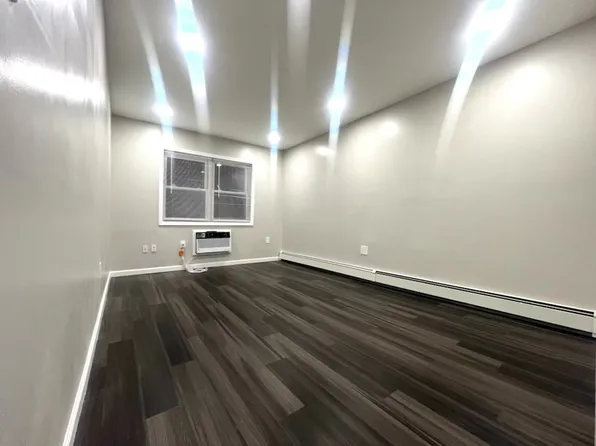 825 Ashford Street image 7 of 11