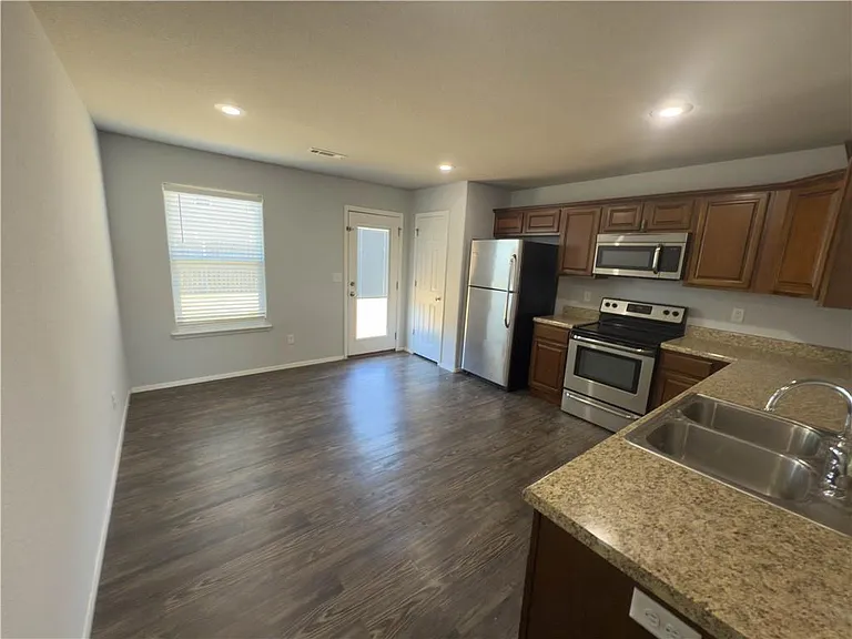 741 Morningside Dr — Photo 5