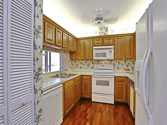 4th image of 4871 Kestral Park Way N #27