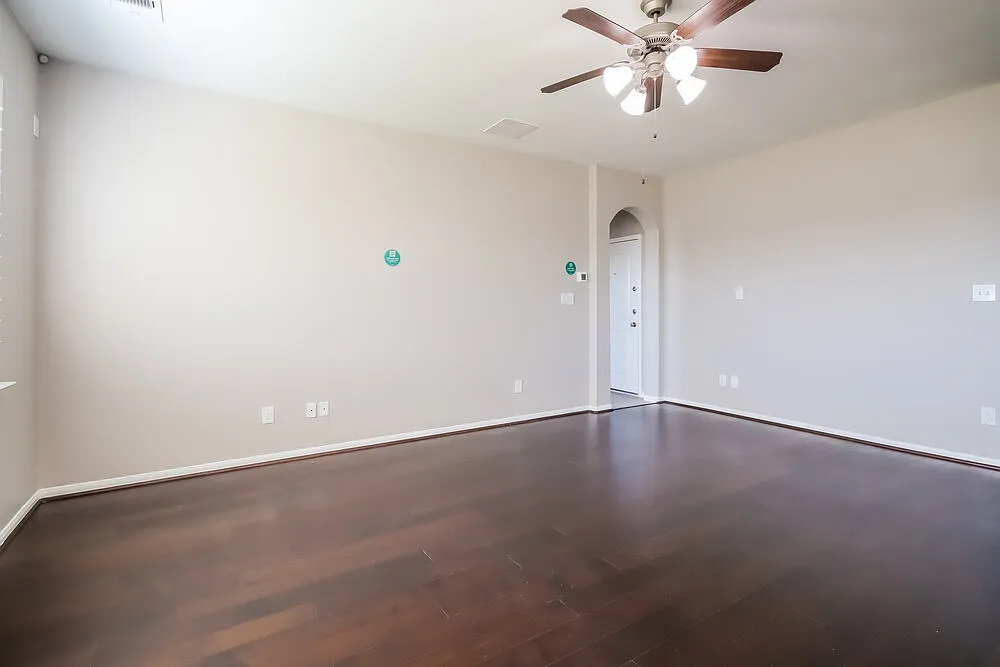 4 bed, 2.5 bath, 2479 sqft, $3,045 — Photo 4