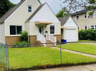 11 Lakeview Ave, Freeport, NY
