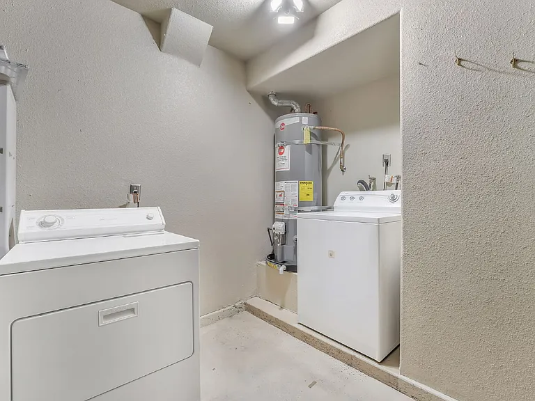 5267 Westwind Rd — Photo 35
