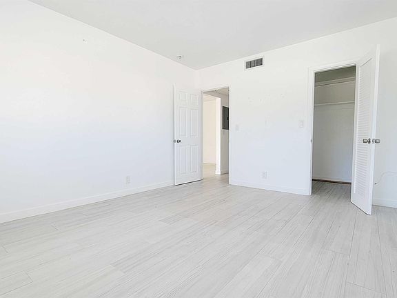 5th image of 930 N 14th Ct APT 7