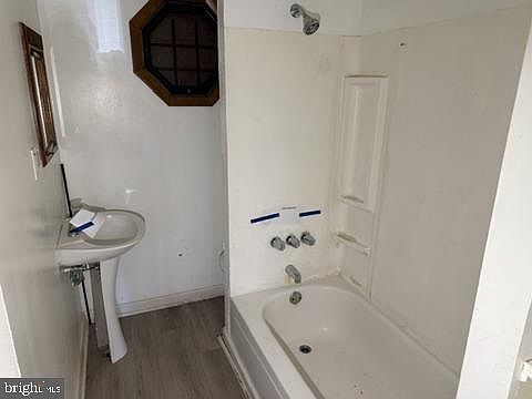 5th image of 3236 Leverton Ave