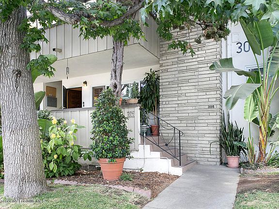 3rd image of 305 Raymondale Dr APT B