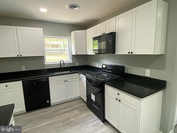5th image of 255 Palm Rd