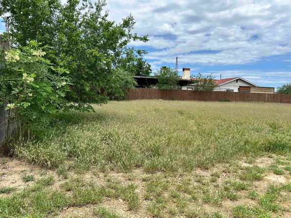 210 2nd St, Zapata, TX 78076