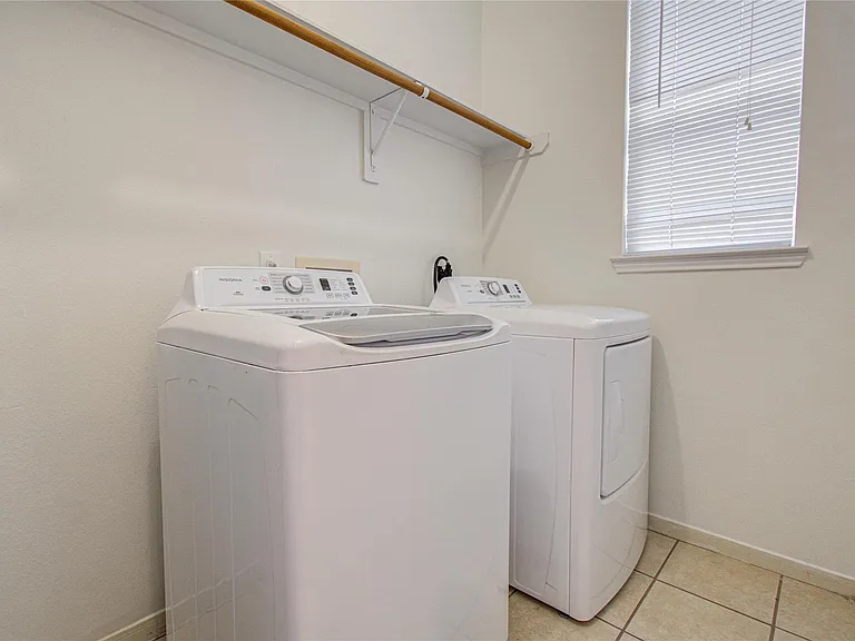 24135 Pinecreek Point — Photo 14