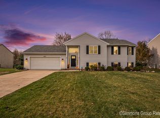 6267 Belmont Farms Dr NE, Belmont, MI 49306