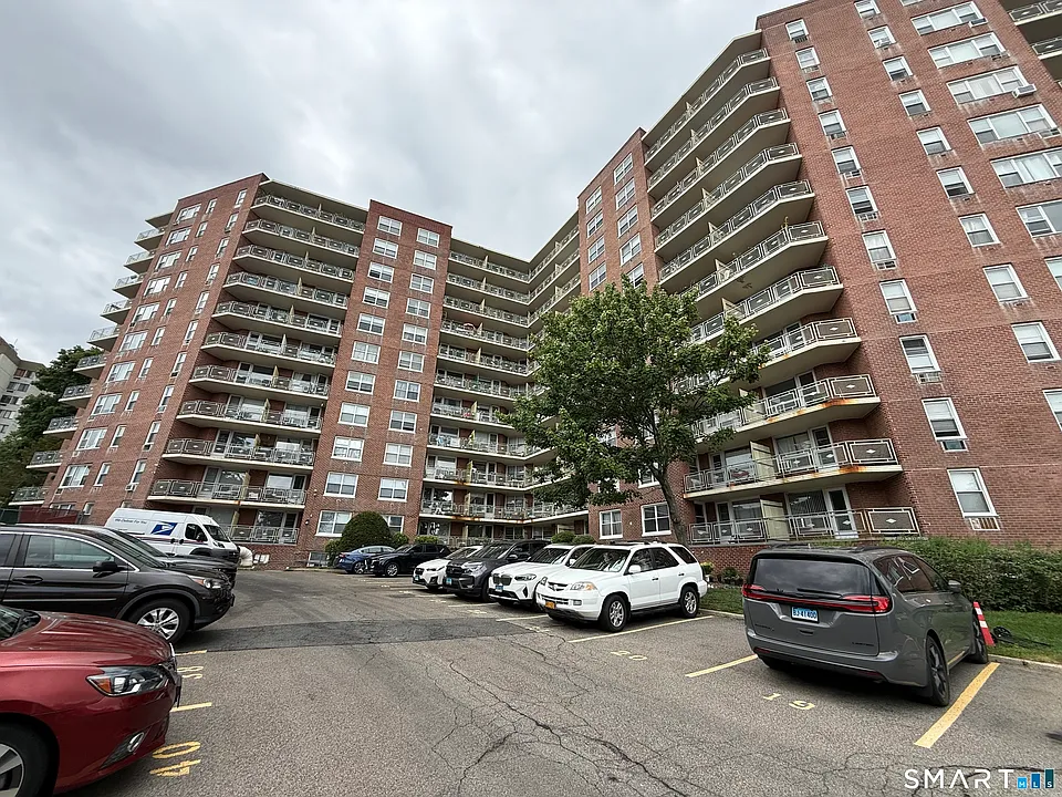 71 Strawberry Hill Ave #515