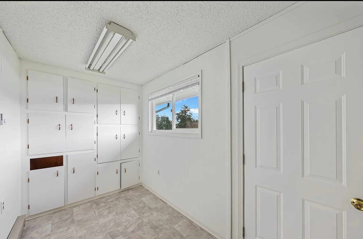 2-Bedroom, 1-Bathroom Home in Oak Harbor — Photo 2
