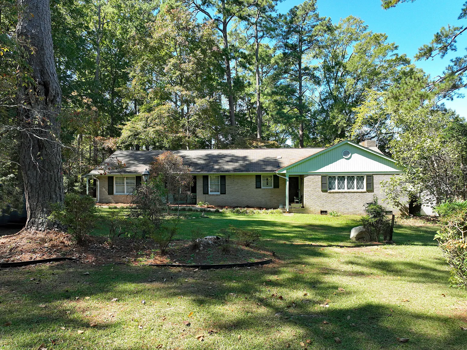 3 bed, 2316 sqft, $3,995 — Photo 1