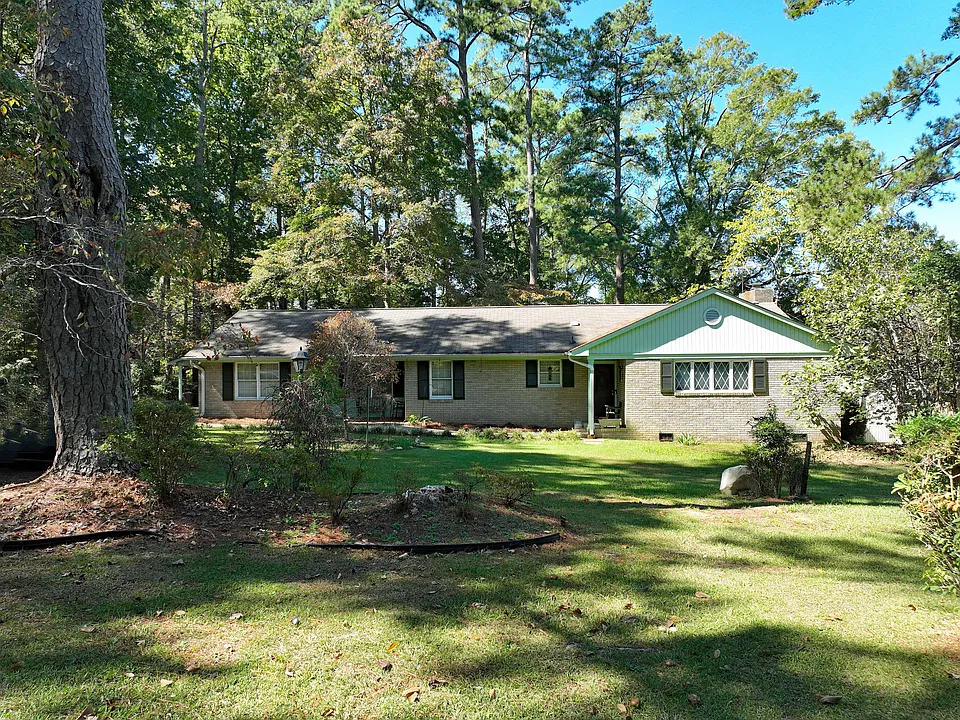 1501 N Lake Dr