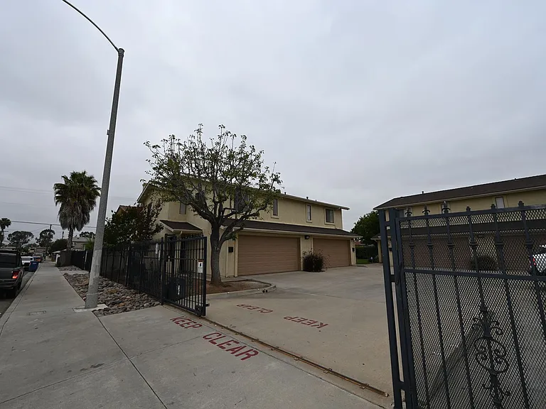 339 Chambers St — Photo 4